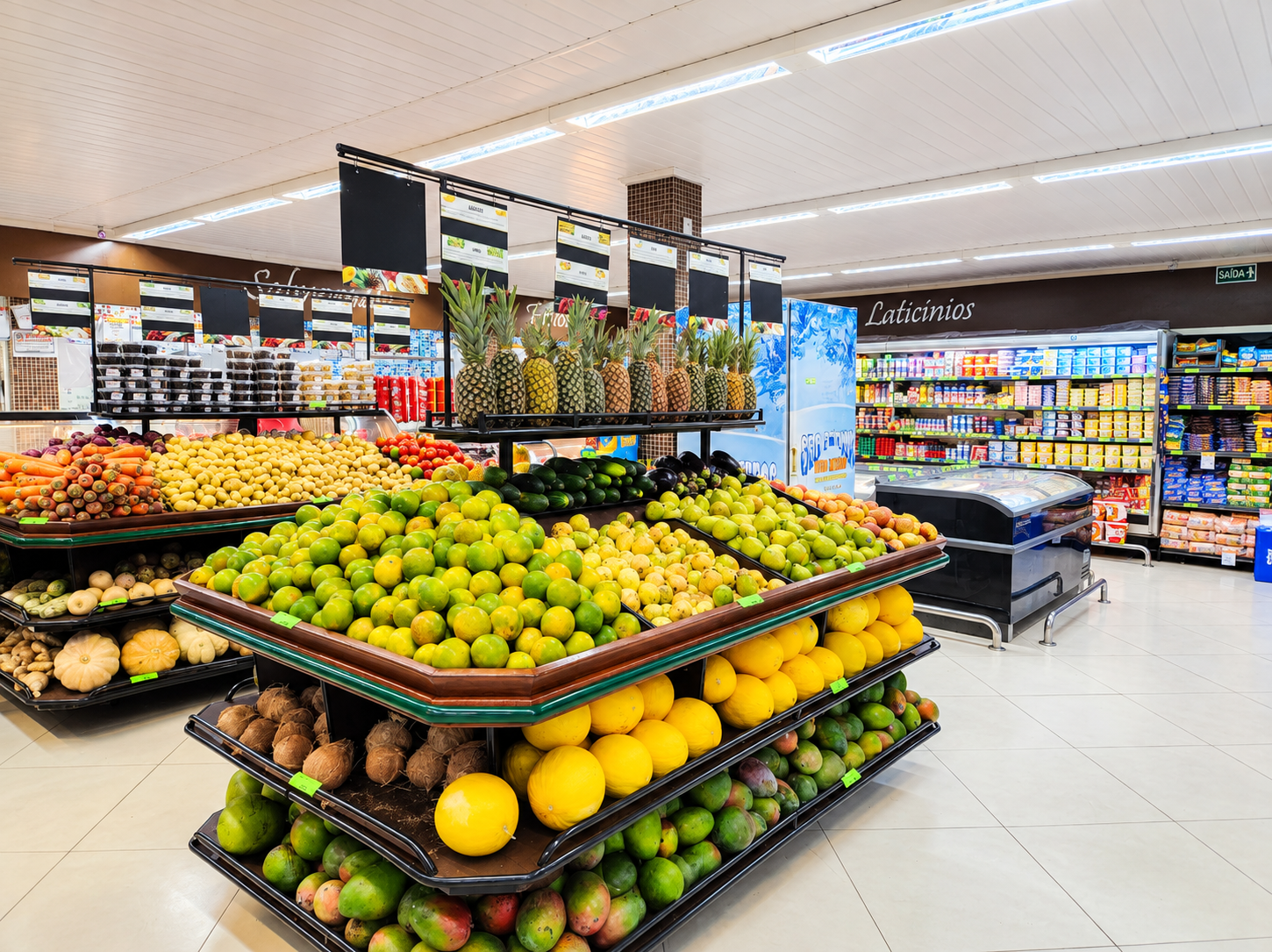 Área de frutas e verduras frescas